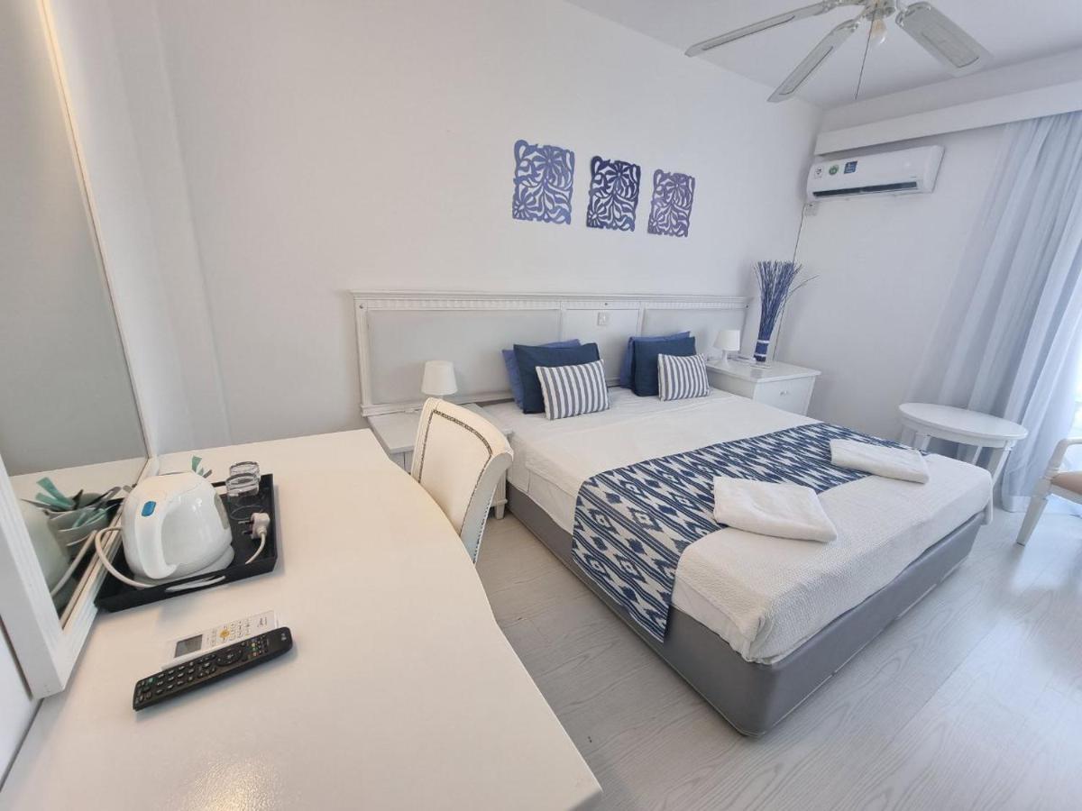 Nereus Hotel Пафос Екстериор снимка