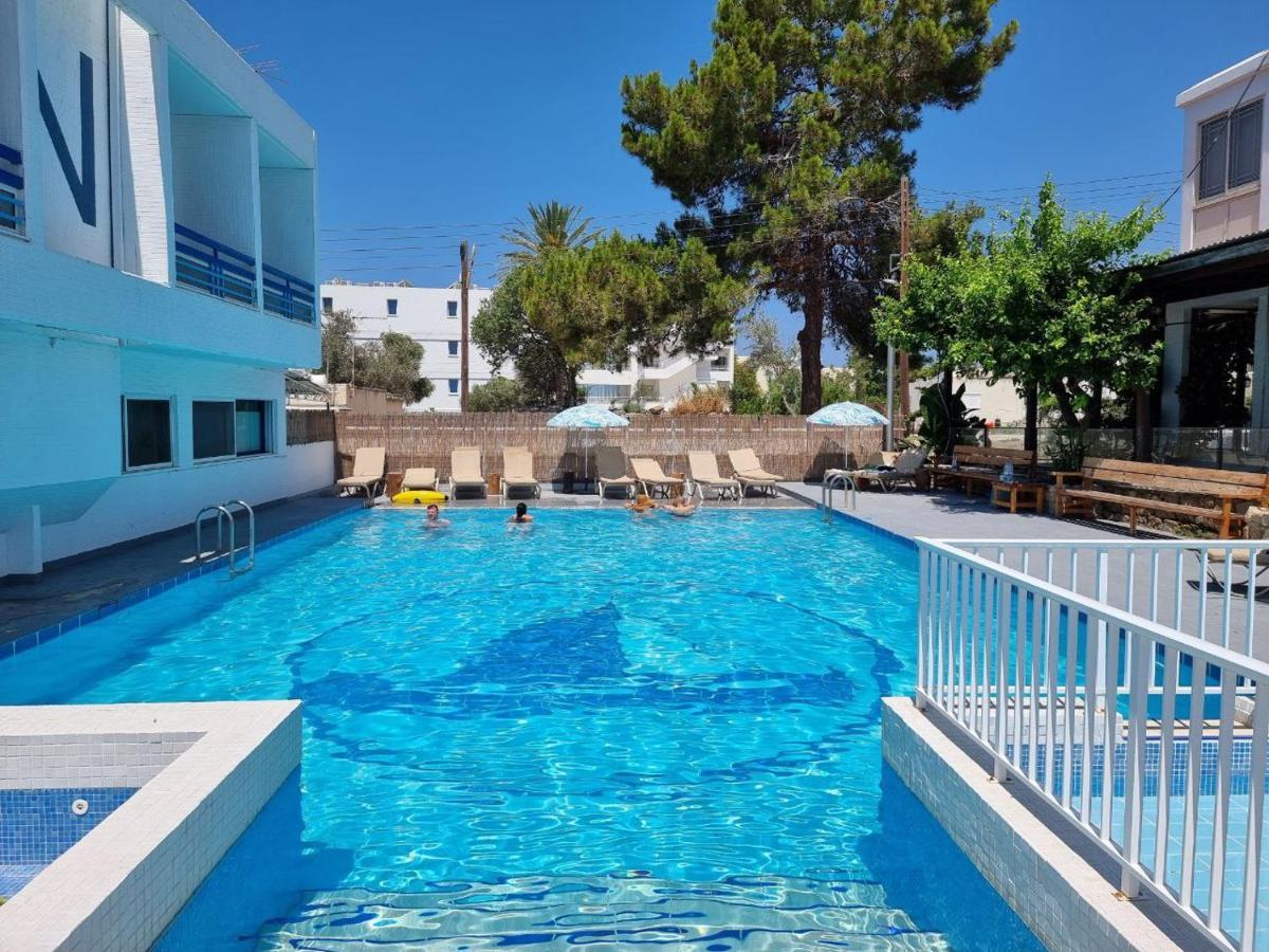 Nereus Hotel Пафос Екстериор снимка
