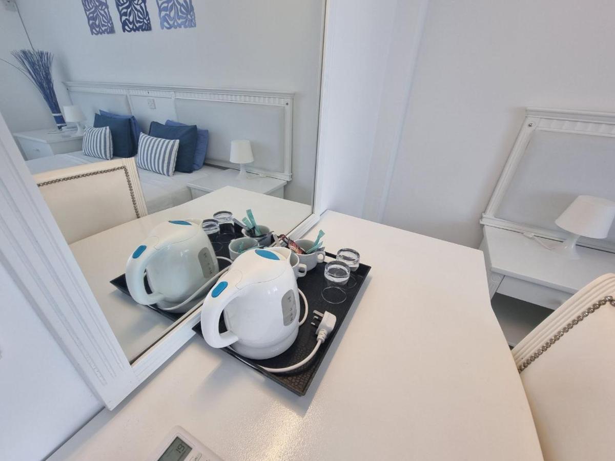 Nereus Hotel Пафос Екстериор снимка
