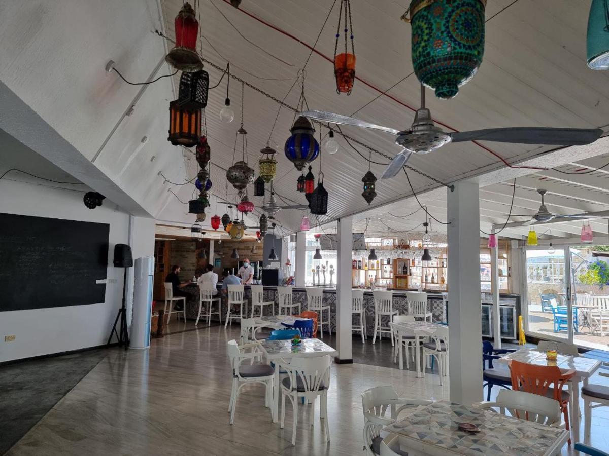 Nereus Hotel Пафос Екстериор снимка