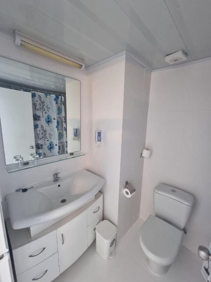 Nereus Hotel Пафос Екстериор снимка