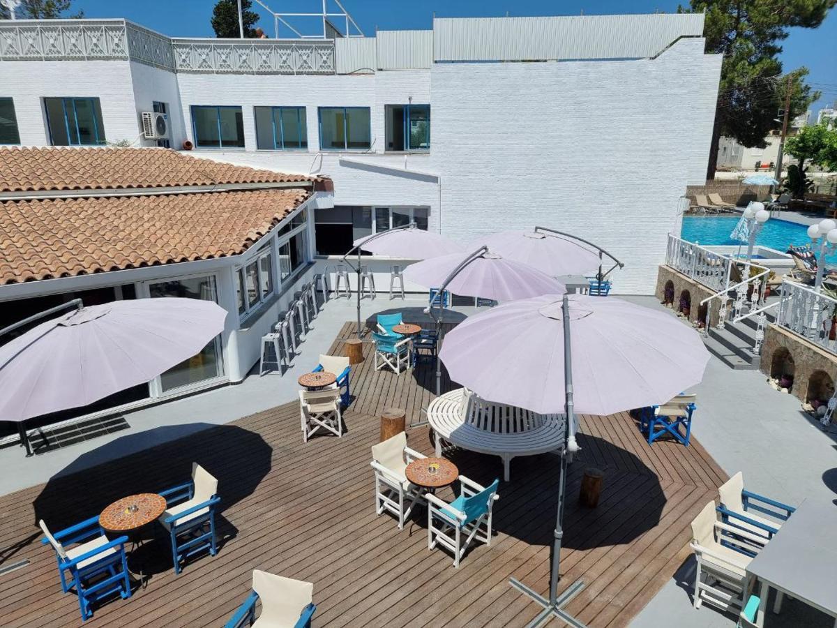 Nereus Hotel Пафос Екстериор снимка