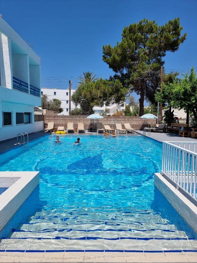 Nereus Hotel Пафос Екстериор снимка