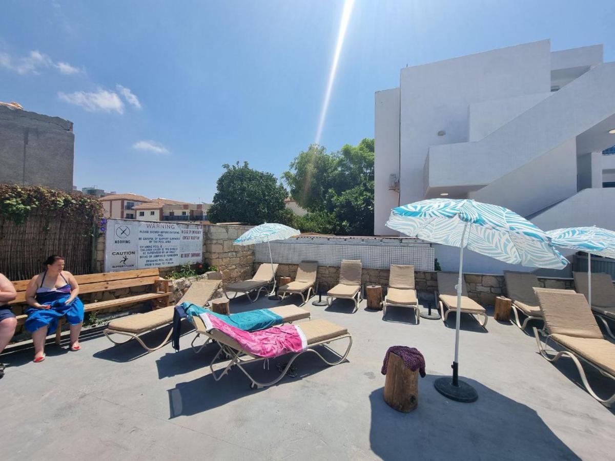 Nereus Hotel Пафос Екстериор снимка